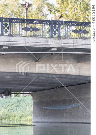 Fishing with a net from the bridge Fishing with a net from the bridge 43055194