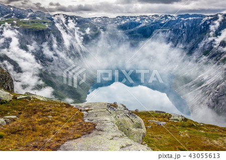 Beautiful norwegian landscape with mountains  43055613