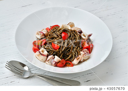 注意)湯気はレタッチ合成。市販のイカスミソースを使用。ヤリイカの墨袋ではありません。 注意)湯気はレタッチ合成。市販のイカスミソースを使用。ヤリイカの墨袋ではありません。 43057670