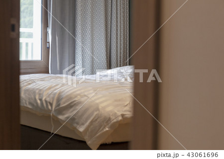 ホテル ベッド 寝台 43061696