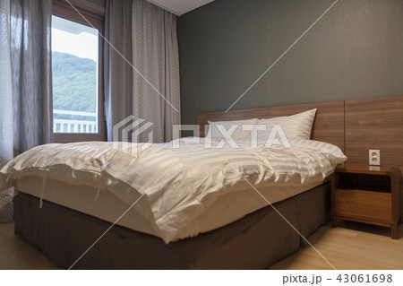 ホテル ベッド 寝台 43061698