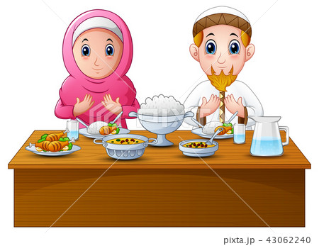 Muslim couple pray together before break fasting 43062240