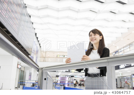 空港 到着ロビー 空港 到着ロビー 43064757