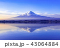 夜明けの富士山、山梨県河口湖にて 43064884
