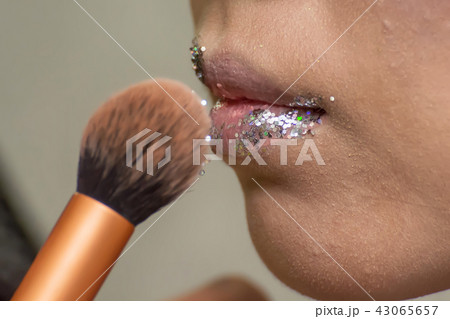 Makeup 43065657