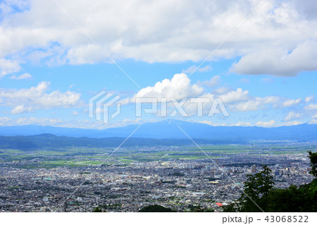 山形県 西蔵王公園より山形市を望む 山形県 西蔵王公園より山形市を望む 43068522