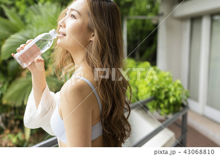 ランジェリー ライフスタイル 女性イメージ ランジェリー ライフスタイル 女性イメージ 43068810