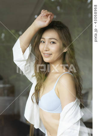 ランジェリー ライフスタイル 女性イメージ ランジェリー ライフスタイル 女性イメージ 43068968
