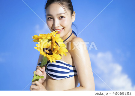 水着の女性　ポートレート 43069202
