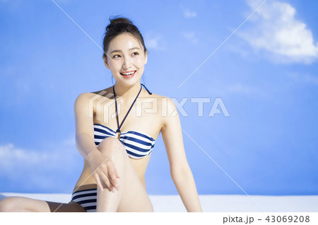 水着の女性 ポートレート 水着の女性 ポートレート 43069208