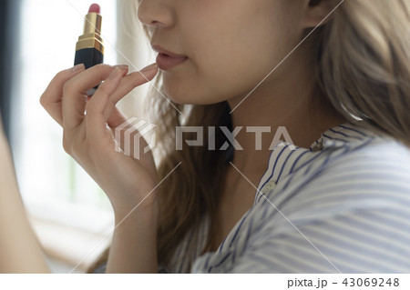 メイクアップ ライフスタイル 女性イメージ メイクアップ ライフスタイル 女性イメージ 43069248
