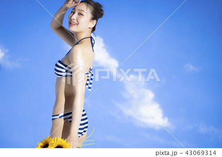 水着の女性　ポートレート 43069314