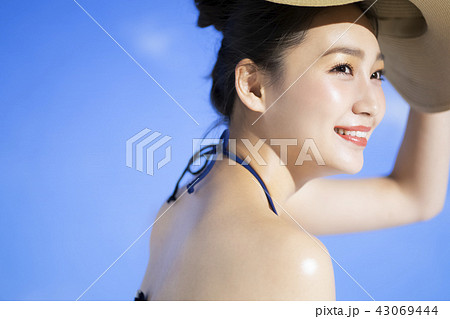 水着の女性 ポートレート 水着の女性 ポートレート 43069444
