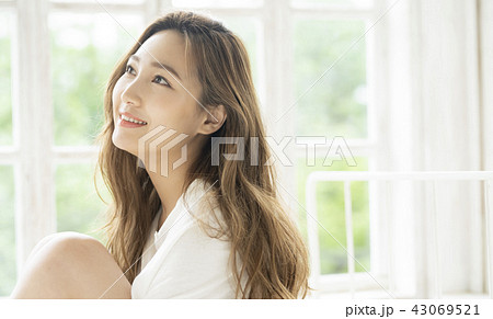 リラックス　ライフスタイル　女性イメージ 43069521