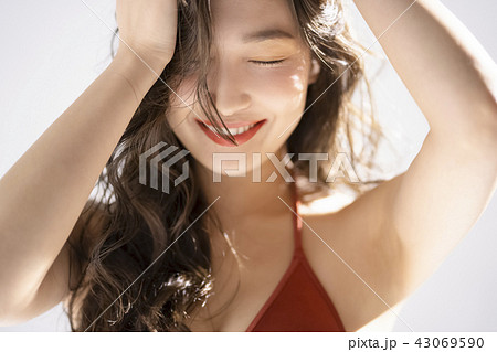 水着の女性　ポートレート 43069590