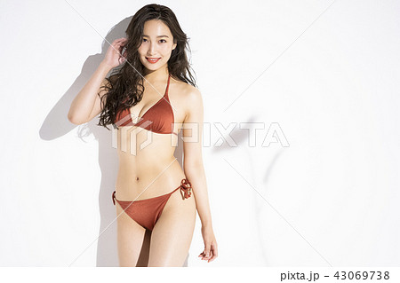 水着の女性 ポートレート 水着の女性 ポートレート 43069738