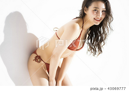 水着の女性 ポートレートの写真素材