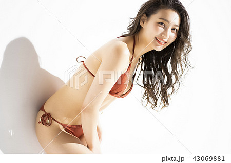 水着の女性　ポートレート 43069881