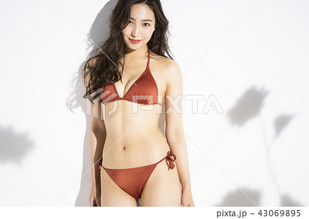 水着の女性 ポートレートの写真素材