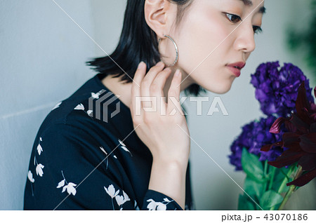 花ある暮らし 女性ポートレート 花ある暮らし 女性ポートレート 43070186