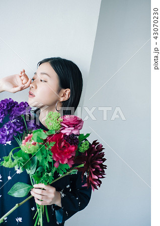 花ある暮らし 女性ポートレート 花ある暮らし 女性ポートレート 43070230