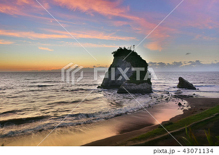 千葉県 外房 いすみ市 太東 津々ヶ浦 雀島 夫婦岩 43071134