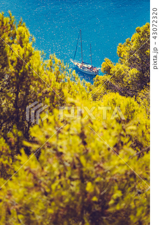 White yacht take a shelter in beautiful blue lagoon of Assos village Kefalonia. Frame between top of 43072320