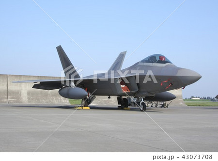 在日米軍の横田基地に駐機する米空軍のステルス戦闘機F-22ラプター 43073708