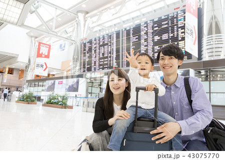 空港 家族旅行 空港 家族旅行 43075770