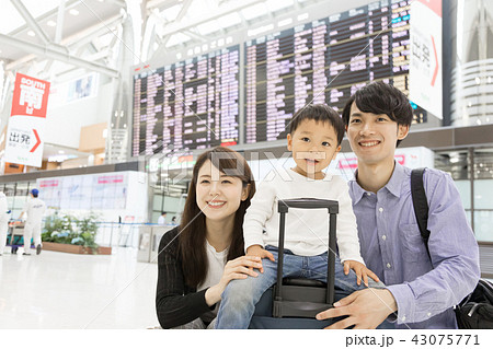 空港 家族旅行 空港 家族旅行 43075771
