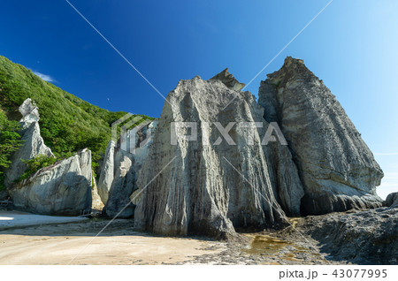 【青森県下北半島佐井村】天龍岩：仏ヶ浦は緑色凝灰岩がつくる大小さまざまな奇岩が集まり極楽浄土の景観 43077995