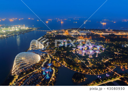 Supertree Grove and flower dome. Garden by the bay in Marina Bay Supertree Grove and flower dome. Garden by the bay in Marina Bay 43080930