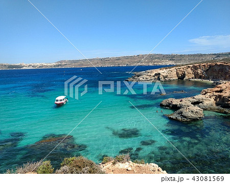 コミノ島の景色~佇むボート~ コミノ島の景色~佇むボート~ 43081569