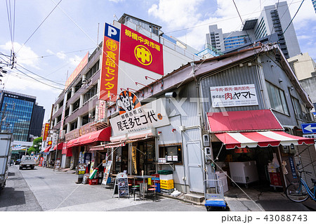 名古屋市中村区名駅 柳橋中央市場 マル中食品センタービルと名古屋駅前高層ビル群 名古屋市中村区名駅 柳橋中央市場 マル中食品センタービルと名古屋駅前高層ビル群 43088743