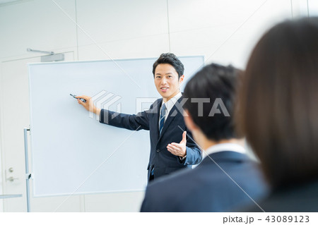 ビジネスマン、研修、講習会 ビジネスマン、研修、講習会 43089123