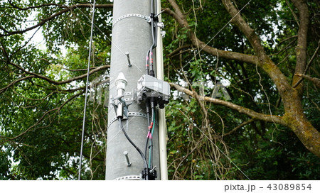 山中に設置された携帯電話の基地局 43089854