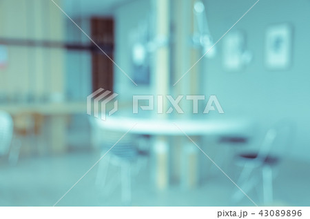 Blurry reading area in public library 43089896