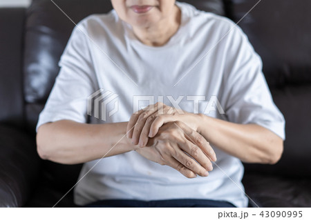 arthritis old person and Elderly woman female  43090995