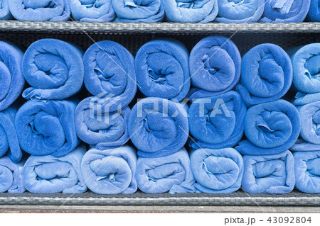 towel roll stack on shelf 43092804