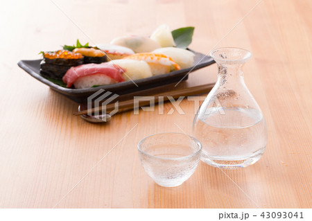 冷酒とお寿司 冷酒とお寿司 43093041