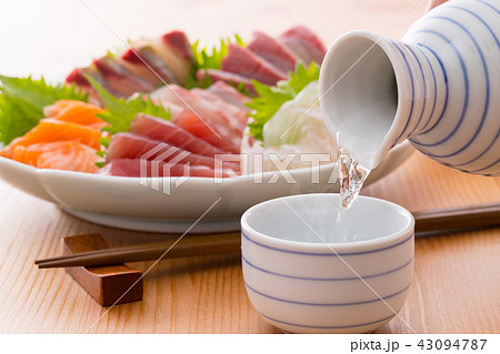 日本酒とお寿司 日本酒とお寿司 43094787