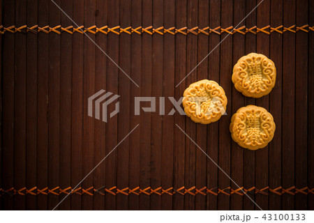 Moon cakes on bamboo mat low light with copy space 43100133