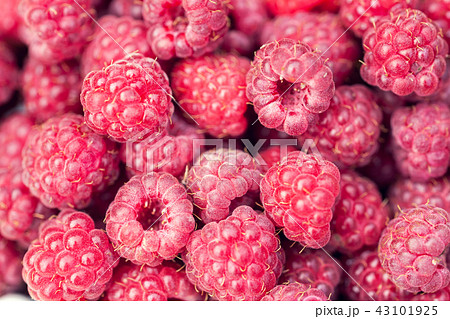 Natural raspberry background 43101925