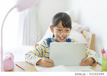 女の子 学習 43102094