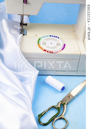 Sewing machine and white satin fabric Sewing machine and white satin fabric 43103368