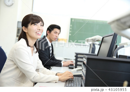 働く女性 43105955