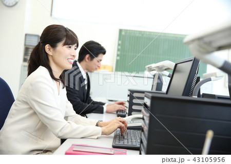 働く女性 43105956
