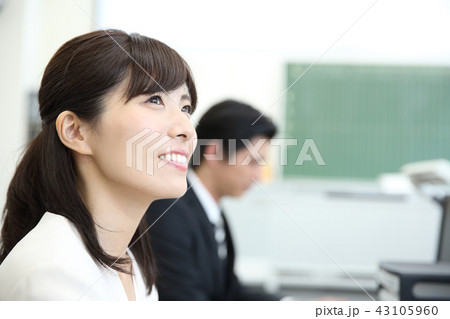 働く女性 43105960