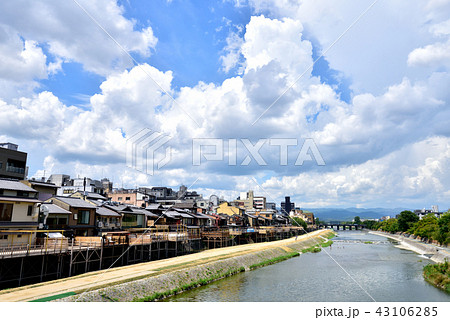 京都 四条大橋から鴨川床風景 京都夏風景 鴨川夏風景 京都の夏 京都 四条大橋から鴨川床風景 京都夏風景 鴨川夏風景 京都の夏 43106285