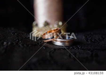 Wedding rings close-up Wedding rings close-up 43108150
